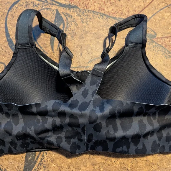 NWOT Victorias Secret Knockout Sports bra 32C - Picture 3 of 4